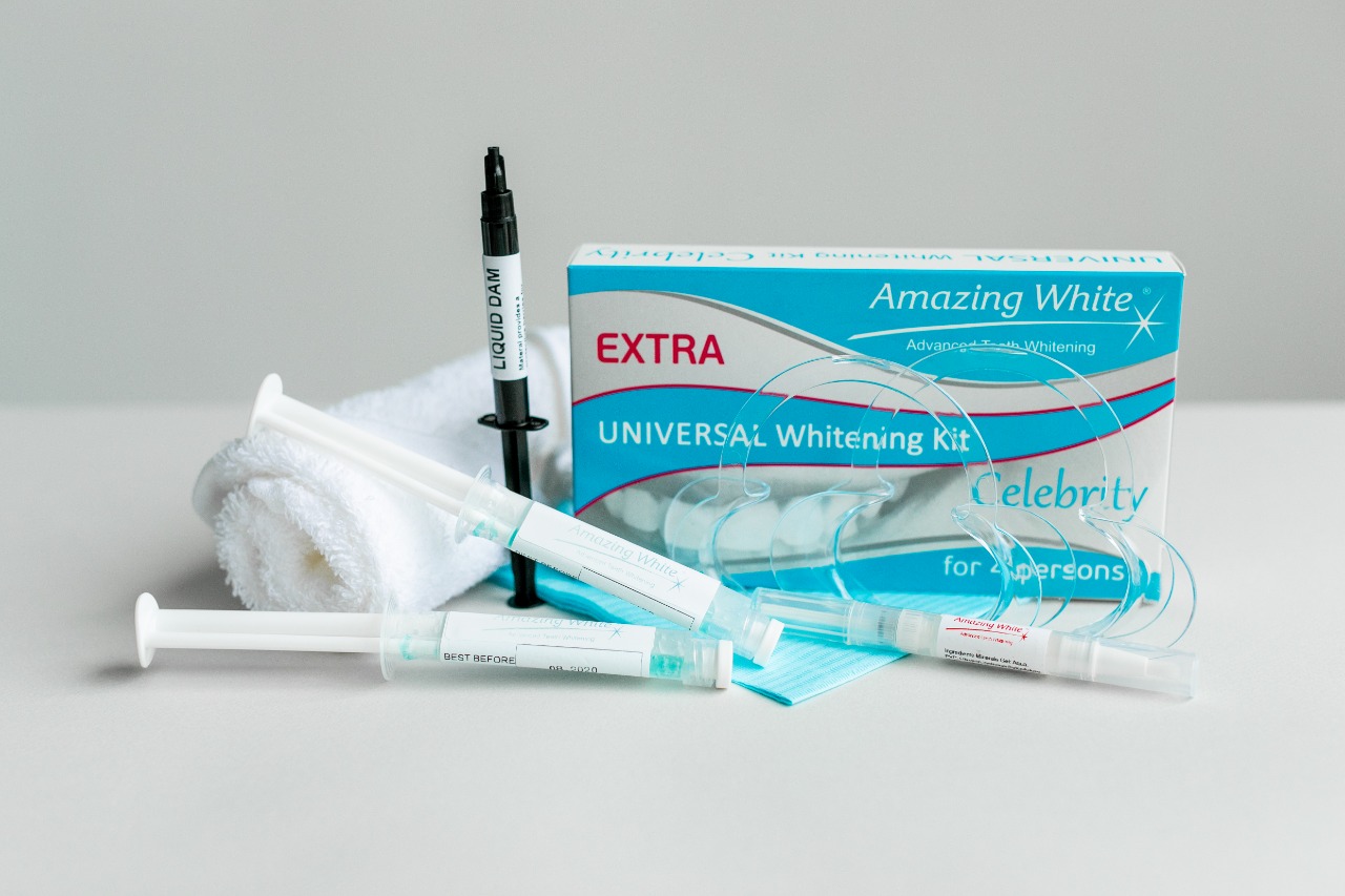15% на набор Universal Whitening Kit Celebrity Extra - Amazing smile.